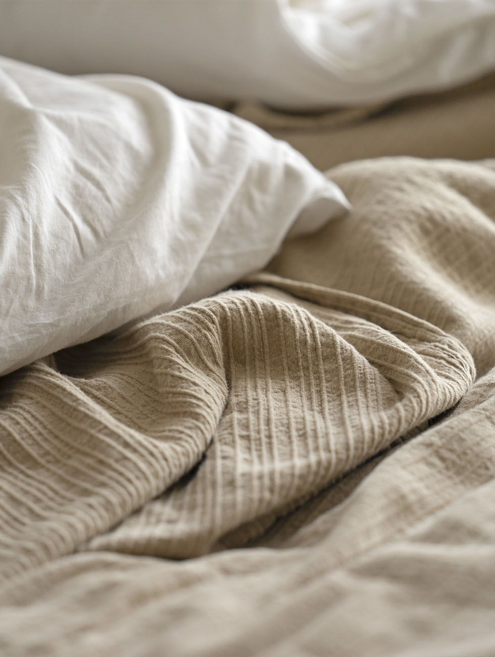 Biancheria per la casa artigianale e su misura by Doodesign Bologna: sartoria d'interni, tessuti di pregio e texture personalizzate.