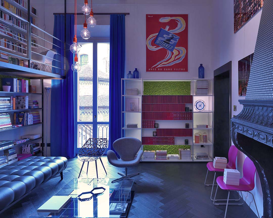 Progetto di interior design a Bologna: Casa LN - Palazzo storico nel centro cittadino, con stile decisamente contemporaneo arricchito da pezzi di design e dalle più svariate opere d'arte