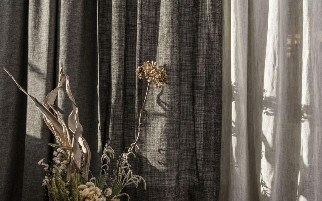 Tessuti per tende, divani, cuscini, Designs of the Time dalla collezione Noble Savage II